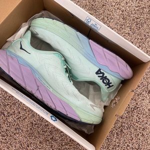 HOKA ARAHI 6 Size 10 Women’s Sneakers